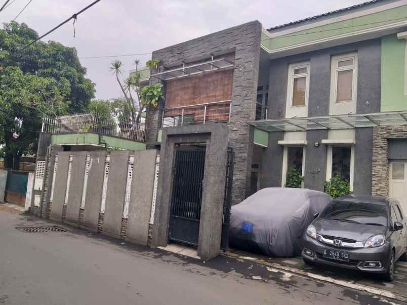 rumah jl raya rawajati timur