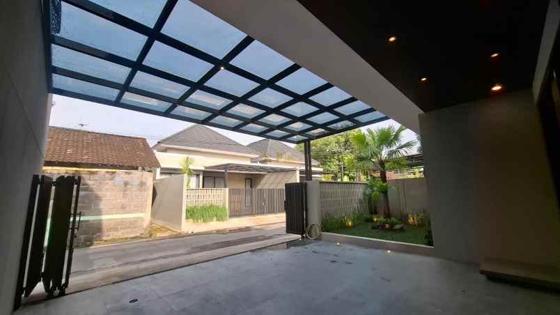 rumah keluarga nyaman di area timur candi sambisari