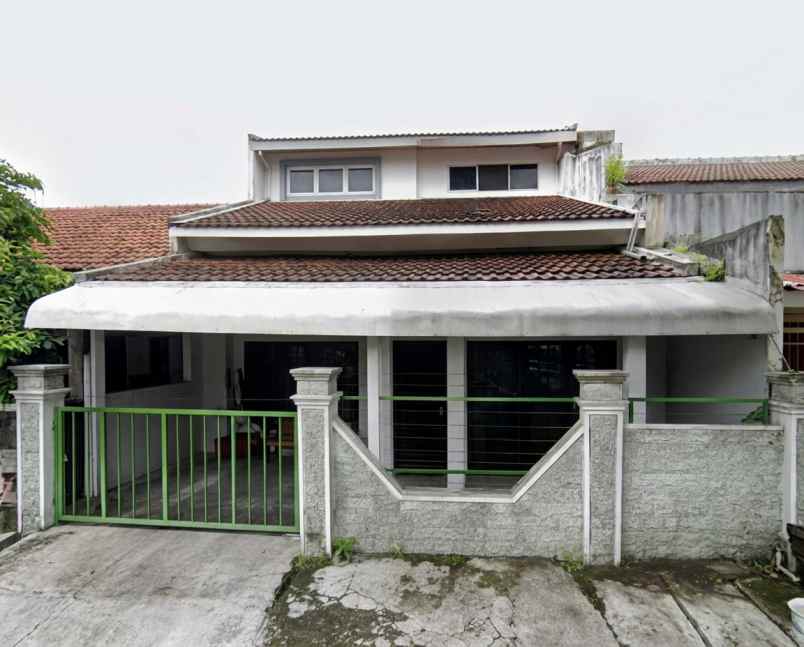 rumah ketintang baru surabaya selatan strategis