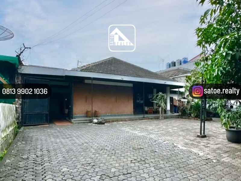 rumah klasik halaman luas di dekat gedung sate bandung