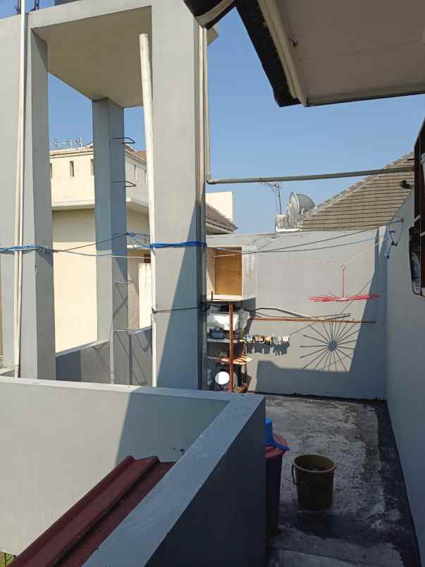 rumah kontrakan full furnished 4 kamar tidur