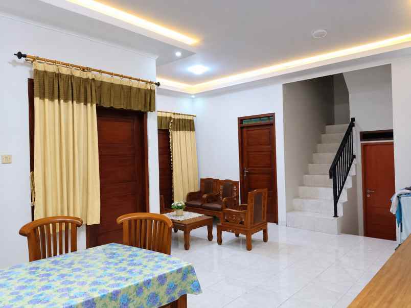 rumah kontrakan full furnished 4 kamar tidur
