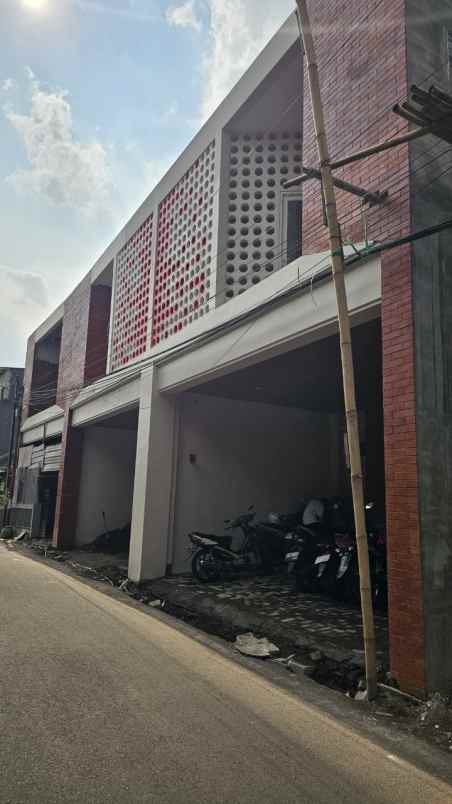 rumah kost exclusive lokasi mertojoyo kota malang