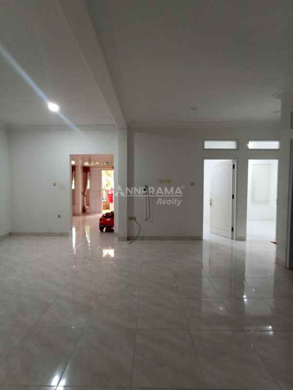 rumah lahan luas di bella casa depok dekat tip top