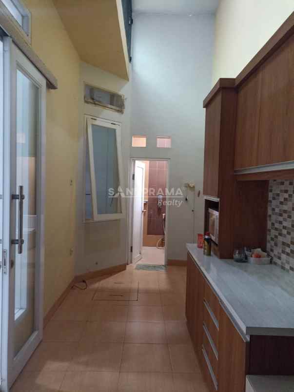 rumah lahan luas di bella casa depok dekat tip top