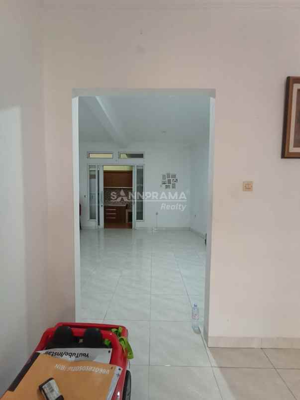 rumah lahan luas di bella casa depok dekat tip top