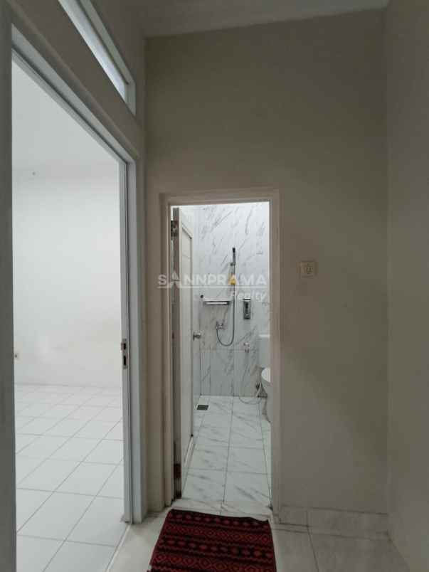 rumah lahan luas di bella casa depok dekat tip top