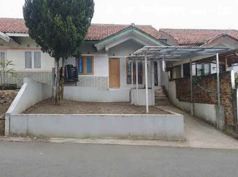 rumah luas 135 m hanya 500 jutaan di cipageran kolmas