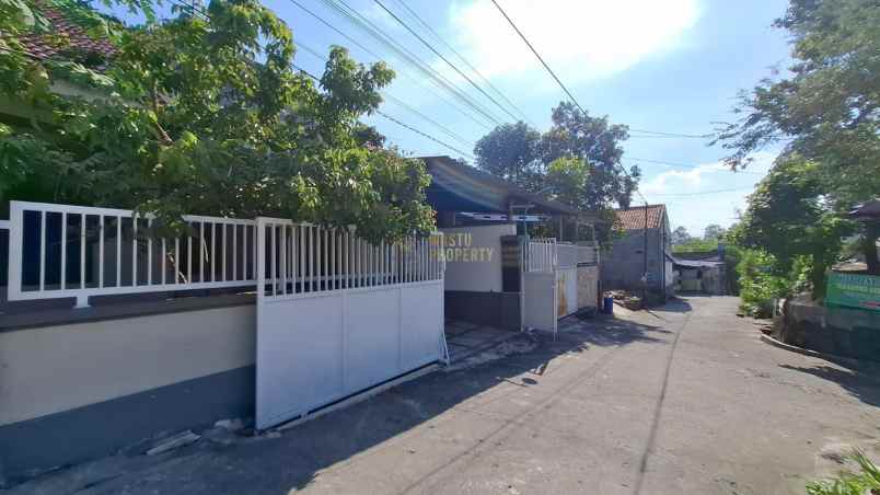 rumah luas semi furnished bebas pajak di kalasan
