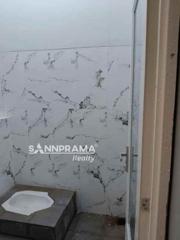 rumah megah klasik di tanah baru depok imelinda