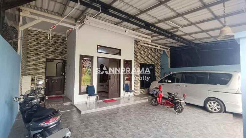 rumah mewah 2 lantai dekat tol