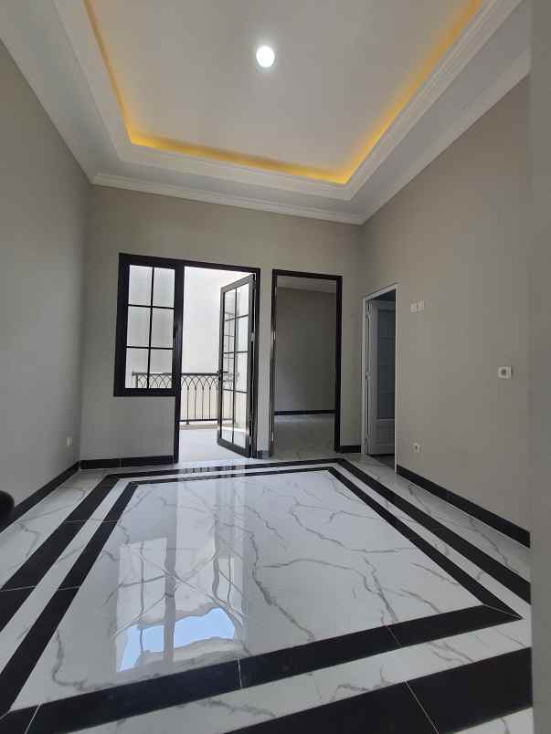 rumah mewah 2 lantai lokasi dekat stasiun depok