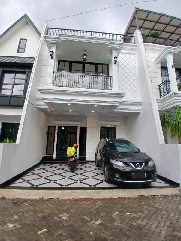 rumah mewah 3 lantai murah siap huni diciganjur jaksel