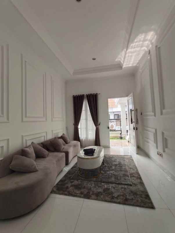 rumah mewah dalam cluster di area meruya jakbar