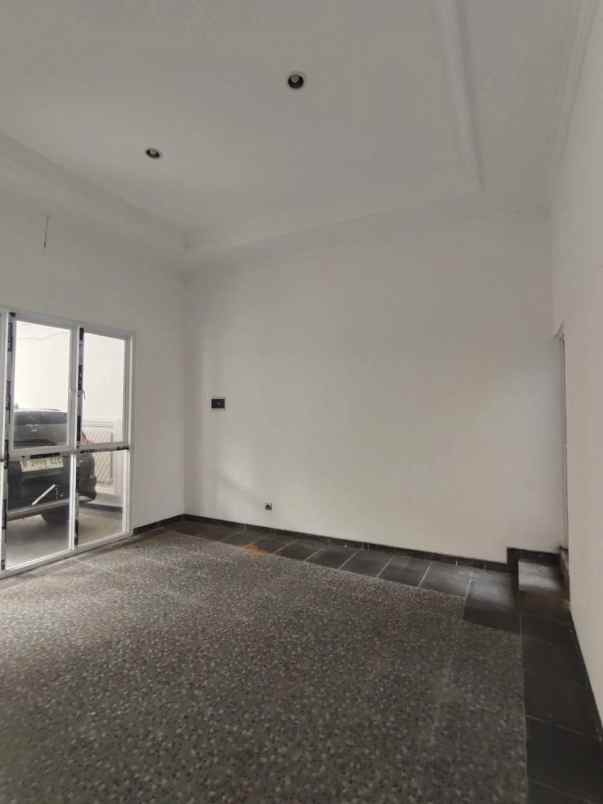 rumah mewah dalam cluster di area meruya jakbar