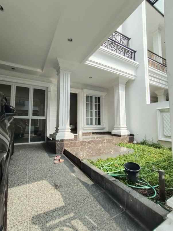 rumah mewah dalam cluster di area meruya jakbar