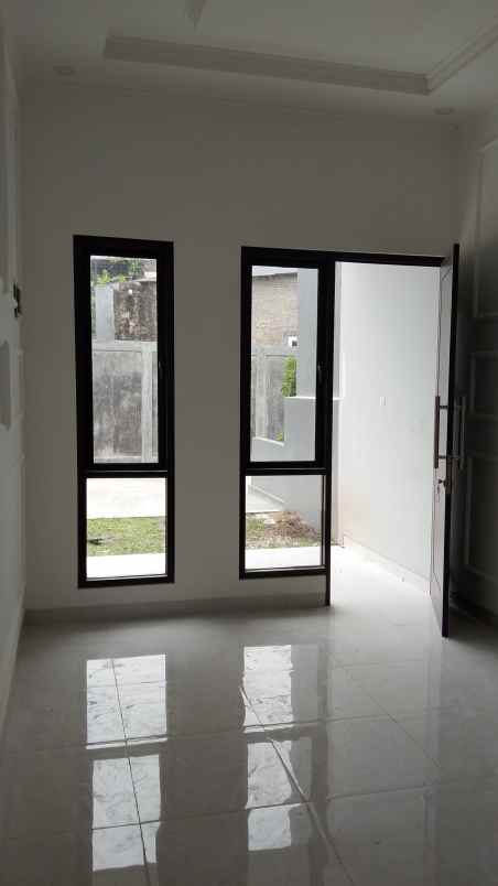 rumah mewah klaster nempel pintu tol limo