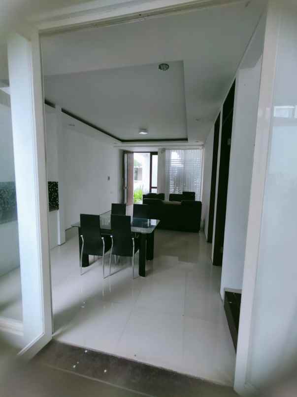 rumah mewah lokasi elit di permata jingga