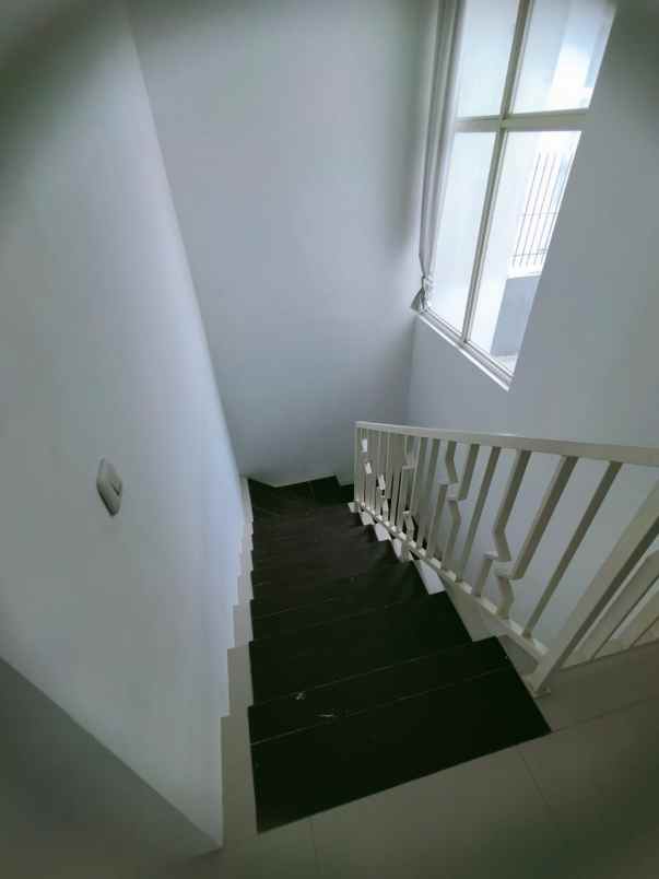 rumah mewah lokasi elit di permata jingga