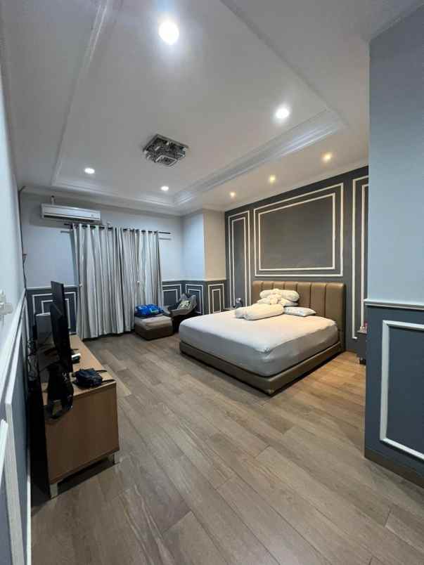 rumah mewah lokasi strategis di pulomas jaktim