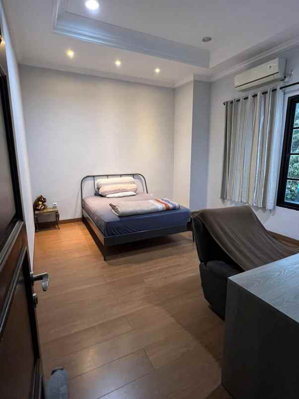 rumah mewah lokasi strategis di pulomas jaktim