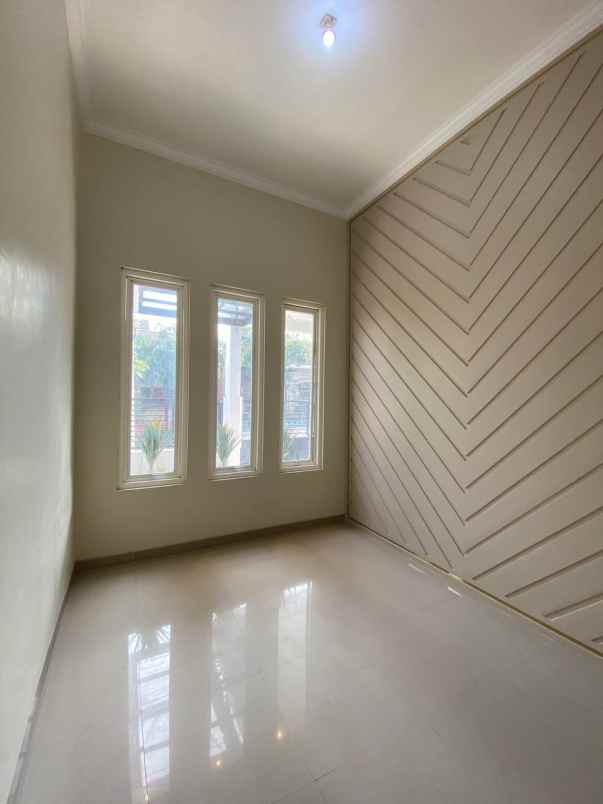 rumah mewah modern lokasi dekat kampus umm