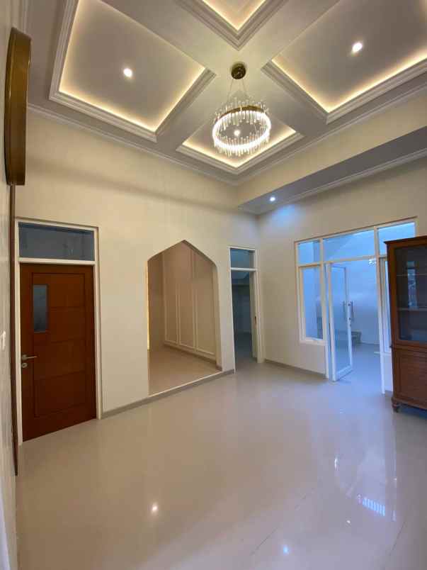 rumah mewah modern lokasi dekat kampus umm