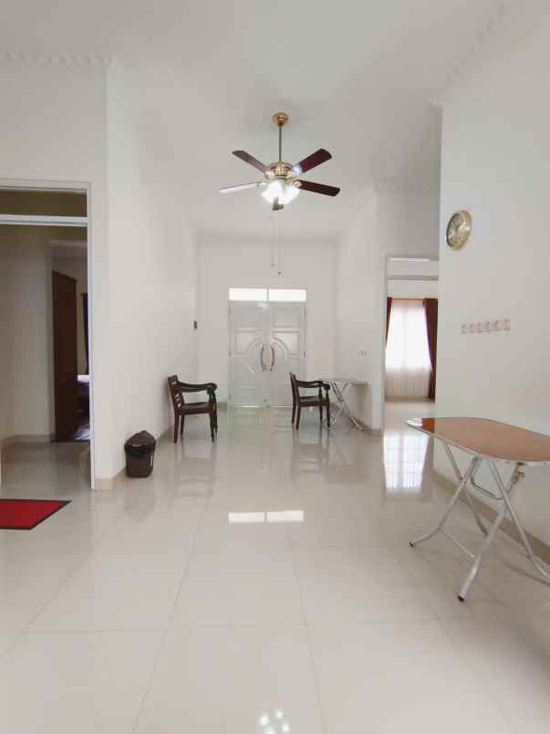 rumah mewah secondary terawat dan kokoh