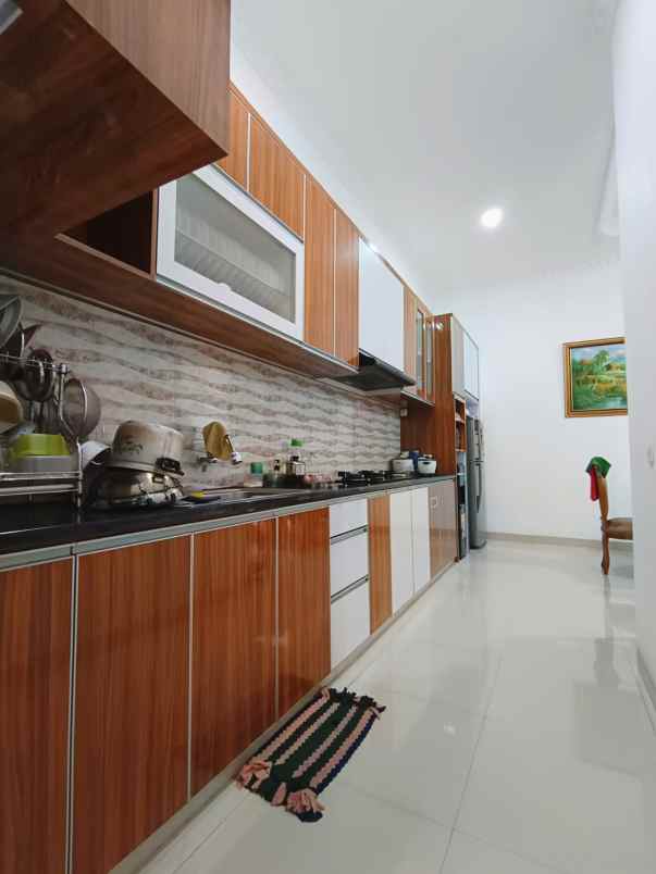 rumah mewah secondary terawat dan kokoh