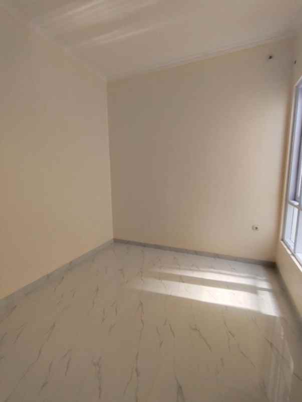 rumah minimalis 2 lantai di perumnas beji depok utara