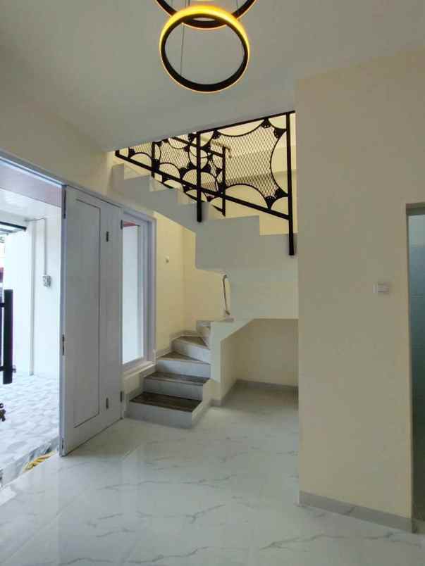 rumah minimalis 2 lantai di perumnas beji depok utara