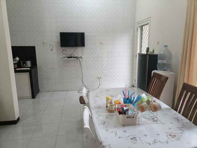 rumah minimalis modern strategis dekat kota batu