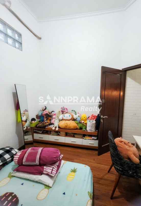 rumah minimalis strategis 5 menit ke stasiun depok