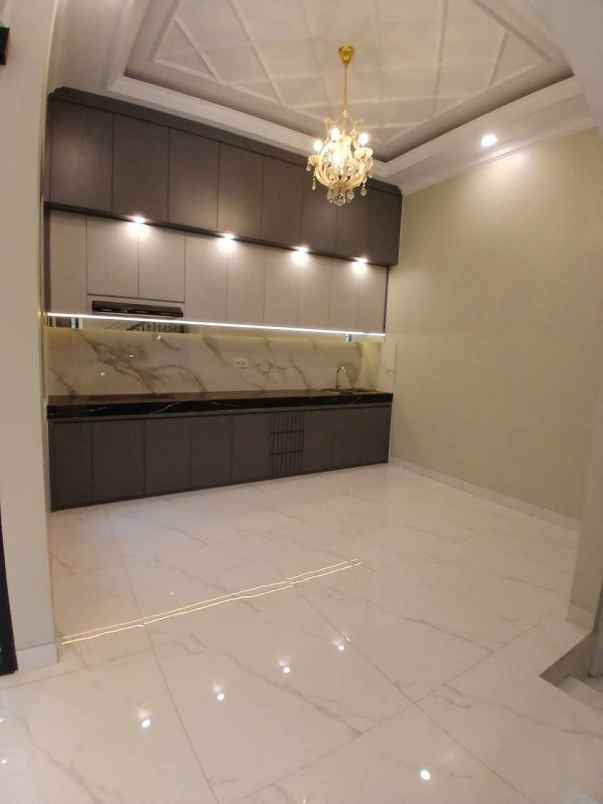 rumah modern 3 lantai rooftop di jakarta selatan
