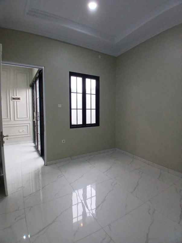 rumah modern 3 lantai rooftop di jakarta selatan