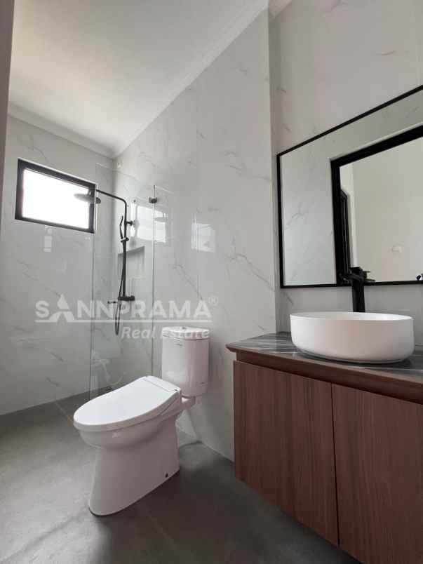 rumah modern minimalis di jantung kota depok