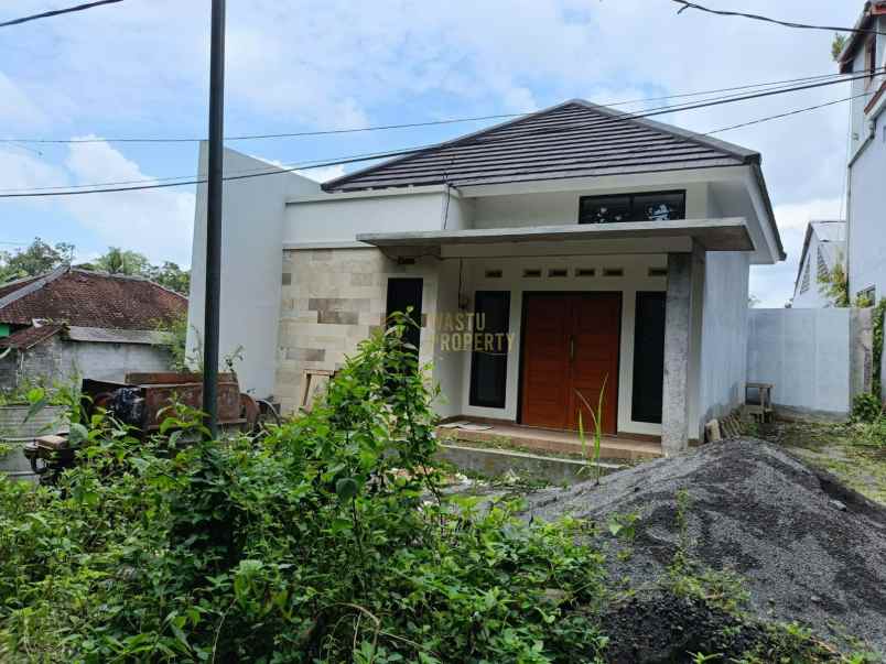rumah modern minimalis strategis di tridadi sleman
