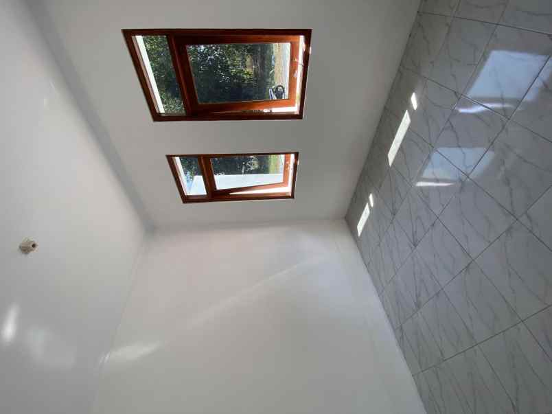 rumah modern padat penduduk