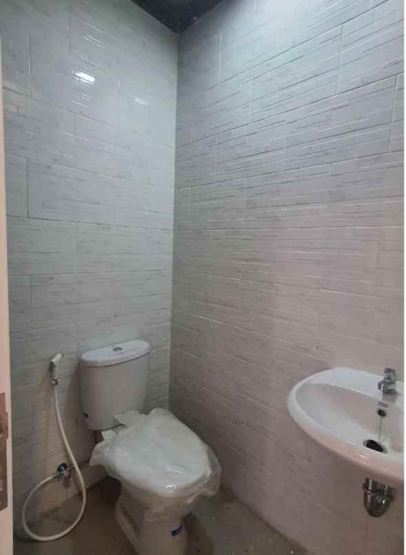 rumah pancoran mas depok 900 meter tol sawangan