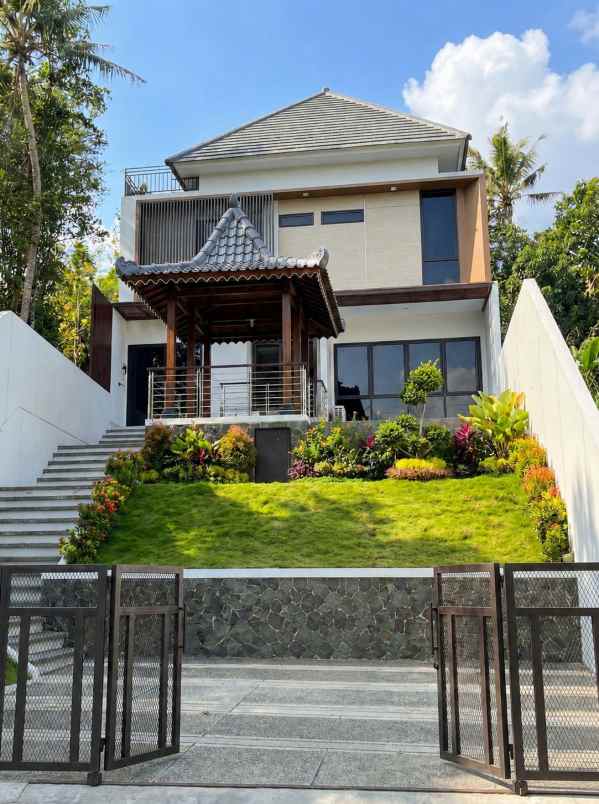 rumah rasa resort bintang 5 mulai rp2 3 miliar