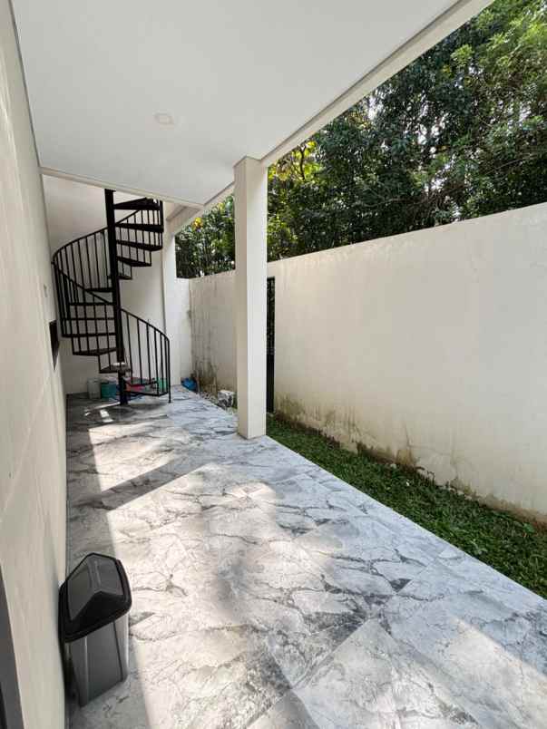 rumah rasa resort bintang 5 mulai rp2 3 miliar