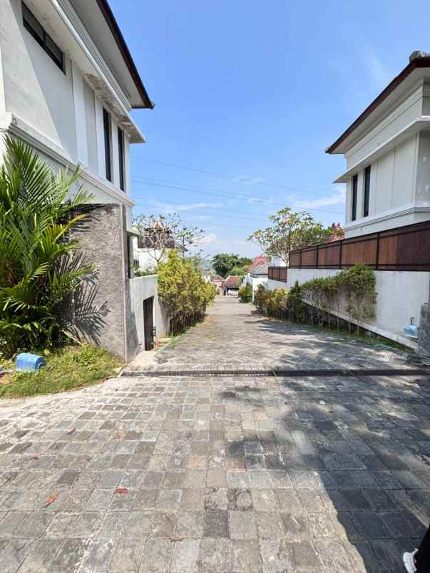 rumah rasa resort bintang 5 mulai rp2 3 miliar