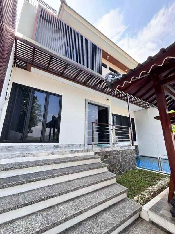 rumah rasa resort bintang 5 mulai rp2 3 miliar