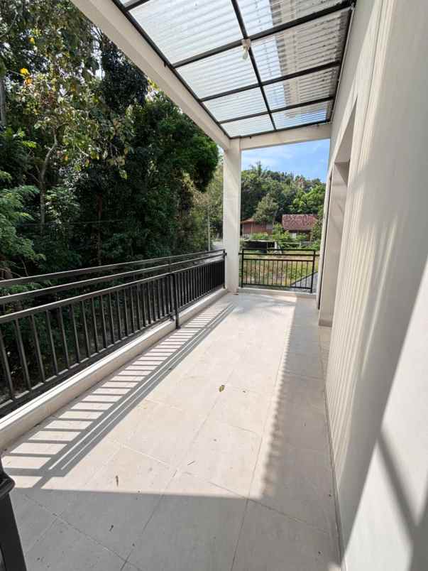 rumah rasa resort bintang 5 mulai rp2 3 miliar