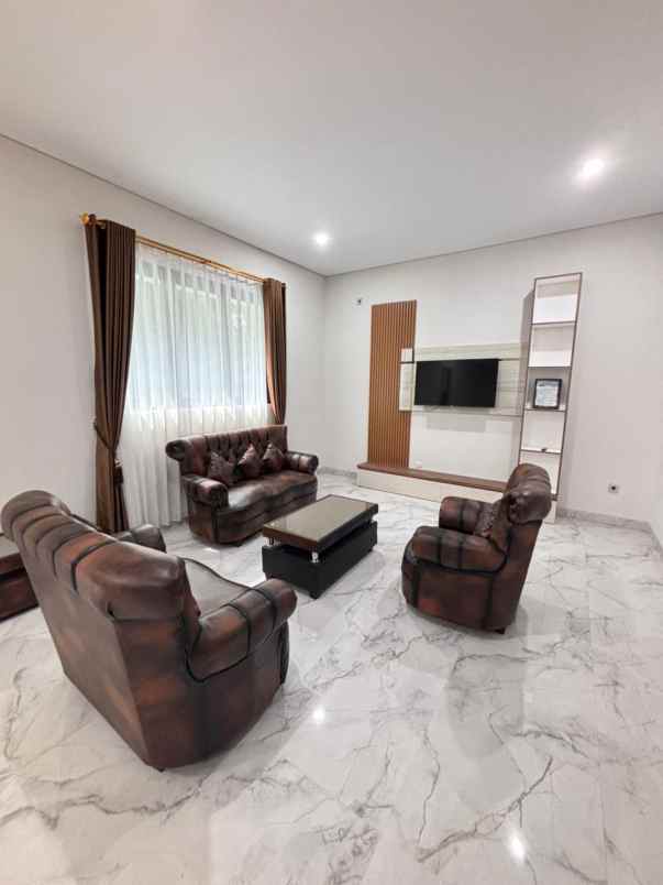 rumah rasa resort bintang 5 mulai rp2 3 miliar