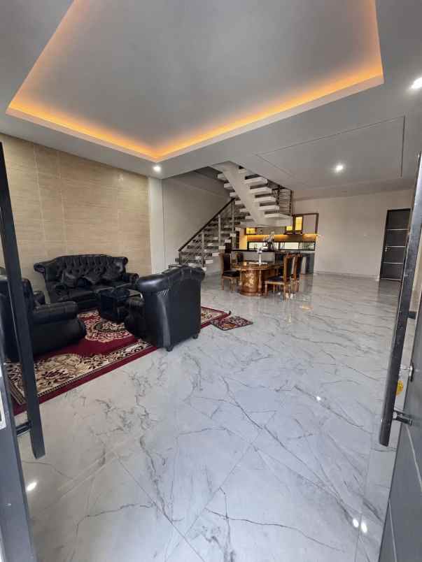 rumah rasa resort bintang 5 mulai rp2 3 miliar