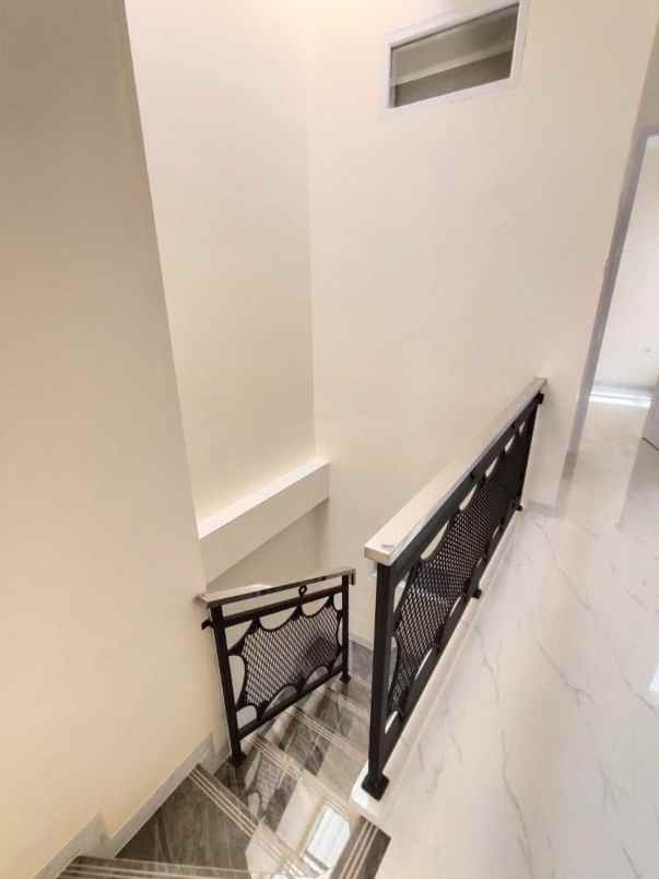 rumah ready 2 lantai di perumahan beji depok utara