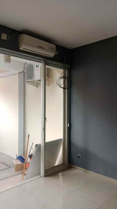 rumah rungkut asri nyaman 2 lantai minimalis bagus