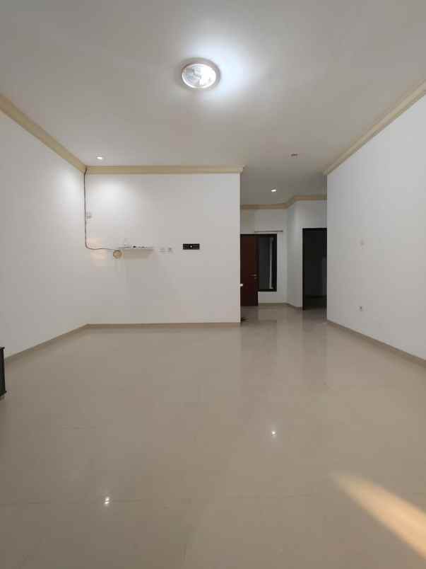 rumah second terawat dan siap huni di cilangkap