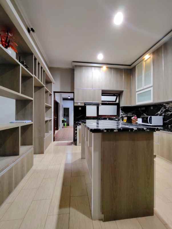 rumah secondary dalam komplek di hankam bekasi